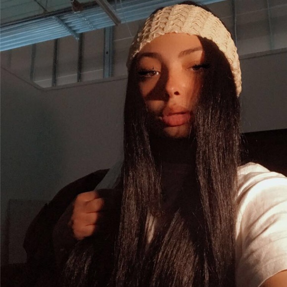 Real hair wig black very long I am 5’3 and it’s down to my boat it’s brand new main image 4